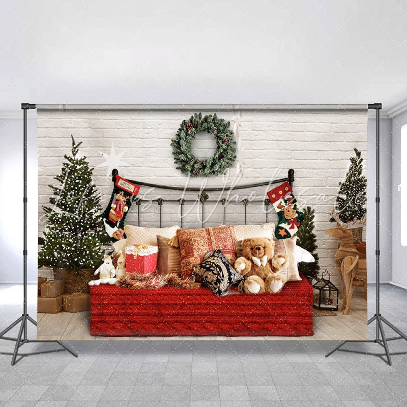 Lofaris Chrismas Tree And Hanging With Bear Bed Brick Bacckdrop
