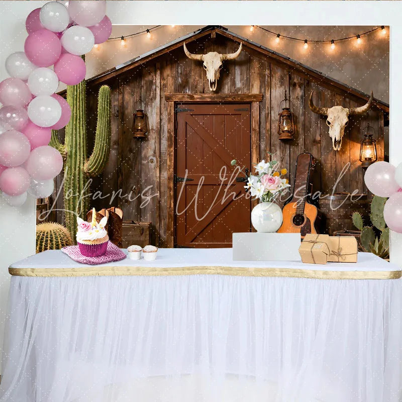 Lofaris Rustikale Holzscheunen-Kulisse im Western-Stil mit Kakteen Stierschädeln und Lichterkette für Cowboy-Partys