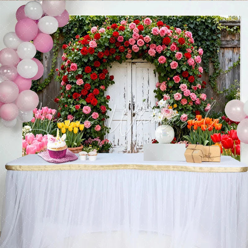 Lofaris Rustikaler Garten Partyhintergrund mit Rosenbogen und Tulpen weiße Holztür ideal für Frühlings- und Sommerfeste
